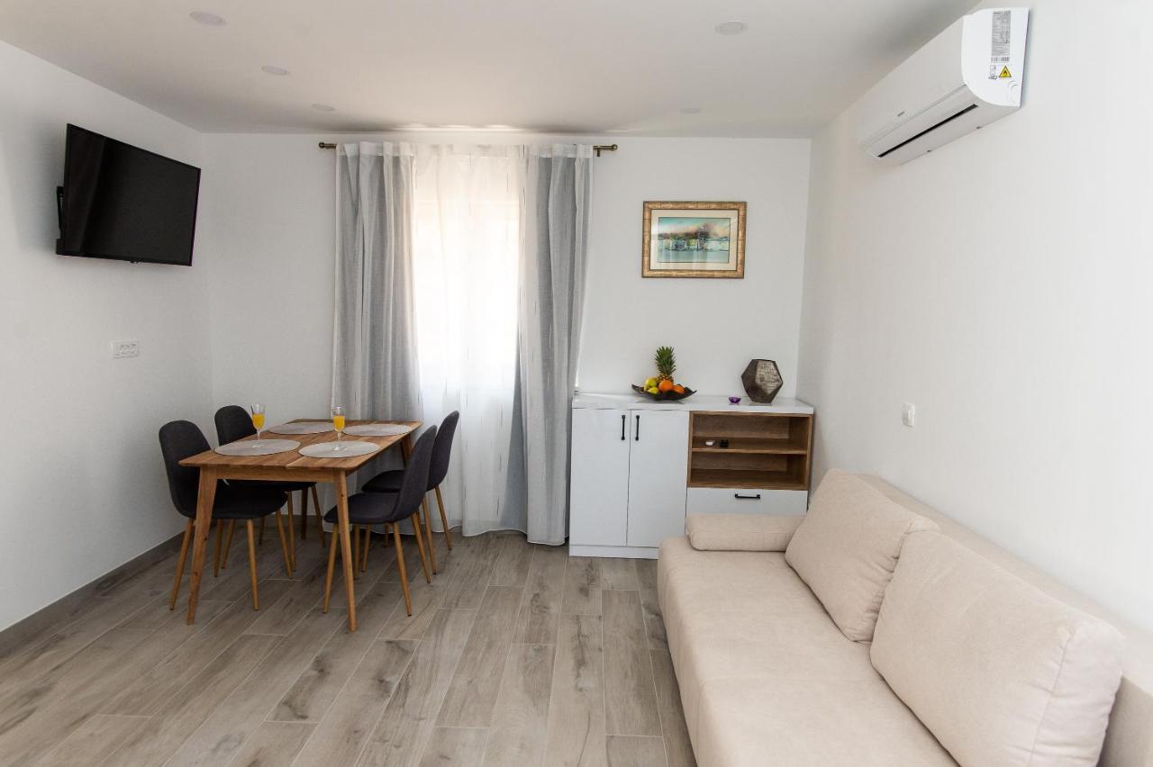 Exclusive Villa Almissa With Swimming Pool And Sea View Lokva Rogoznica Kültér fotó