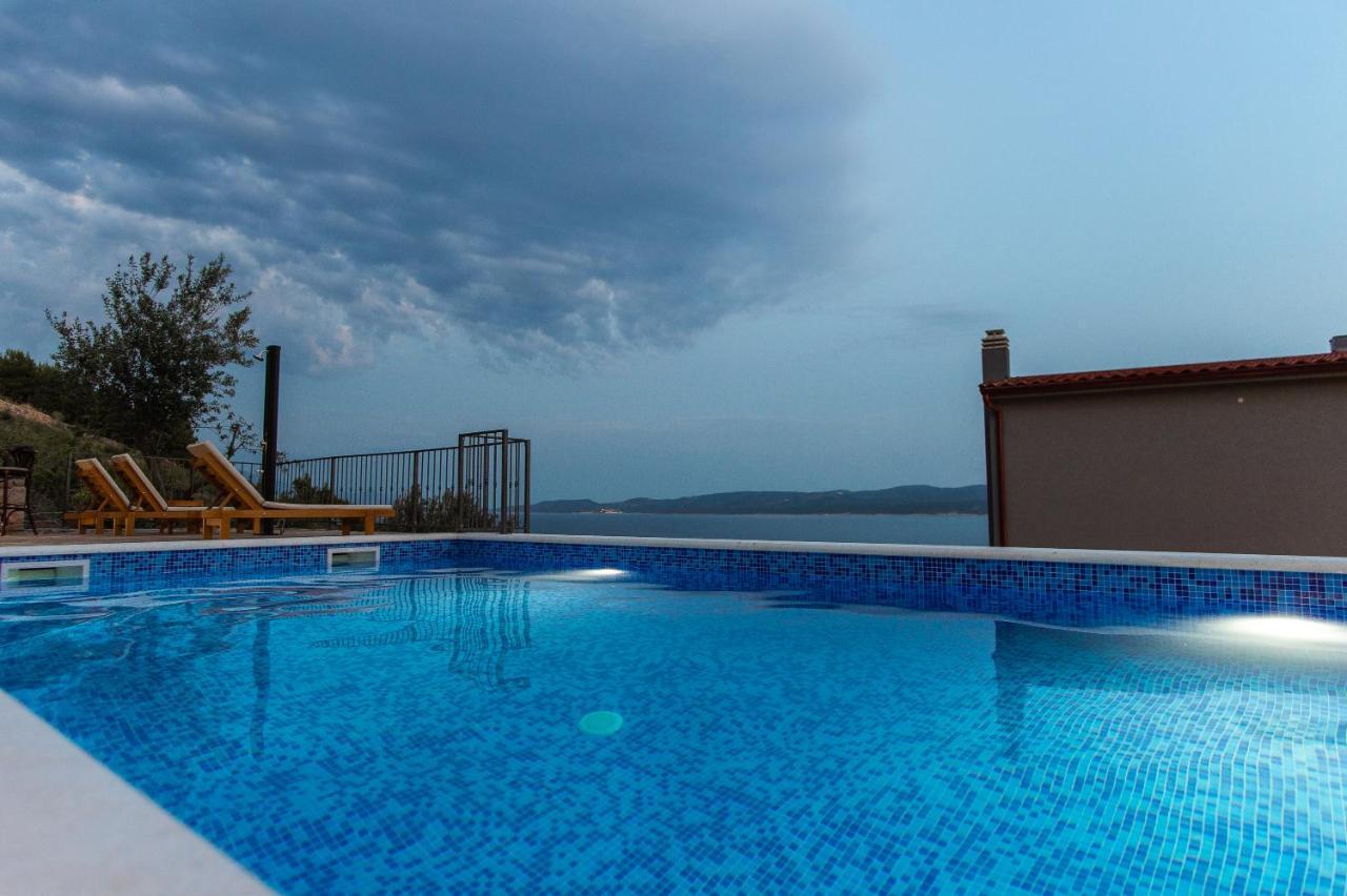 Exclusive Villa Almissa With Swimming Pool And Sea View Lokva Rogoznica Kültér fotó