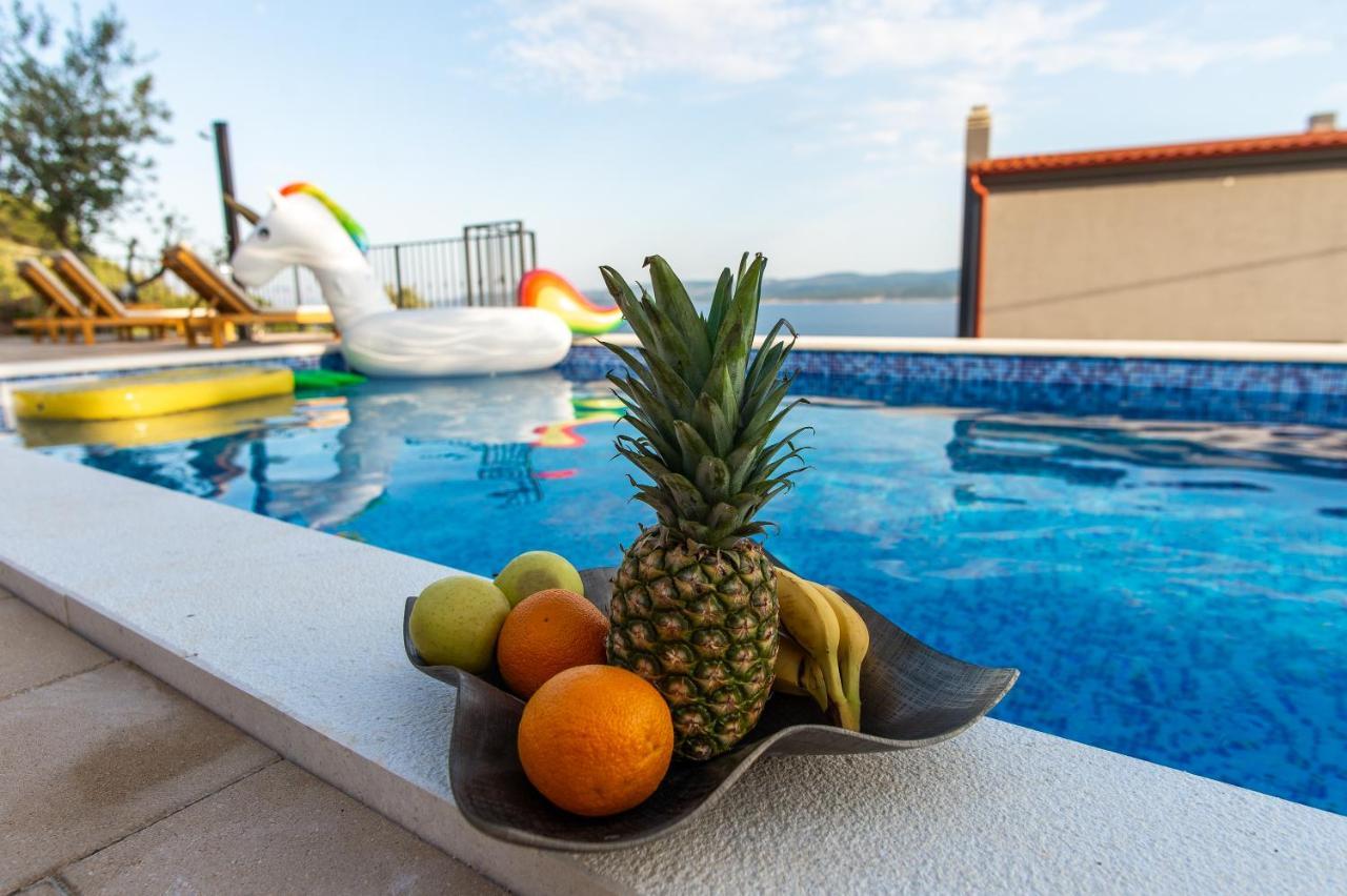 Exclusive Villa Almissa With Swimming Pool And Sea View Lokva Rogoznica Kültér fotó